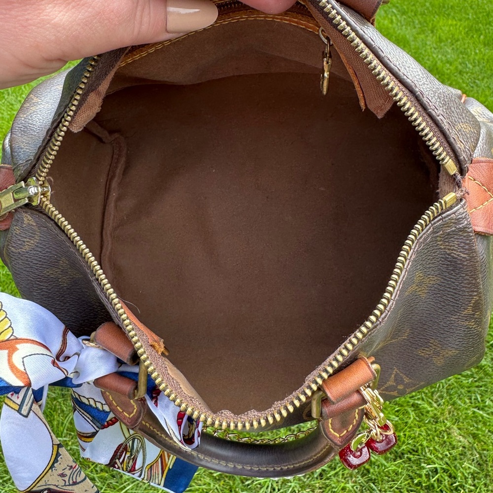 Authentic Louis Vuitton Speedy 25 - Picture 6 of 12